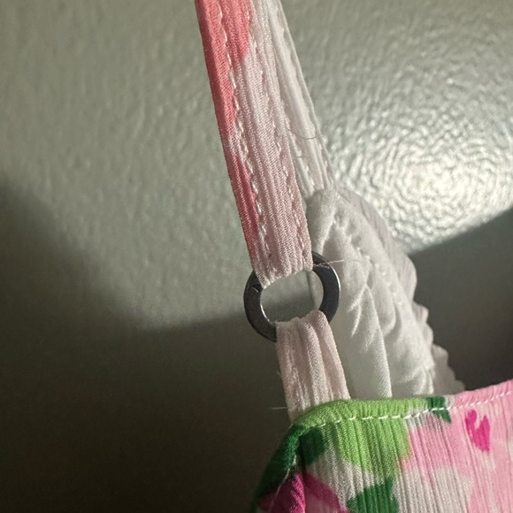 Abercrombie & Fitch White and Pink Floral tank top size medium - Picture 3 of 8